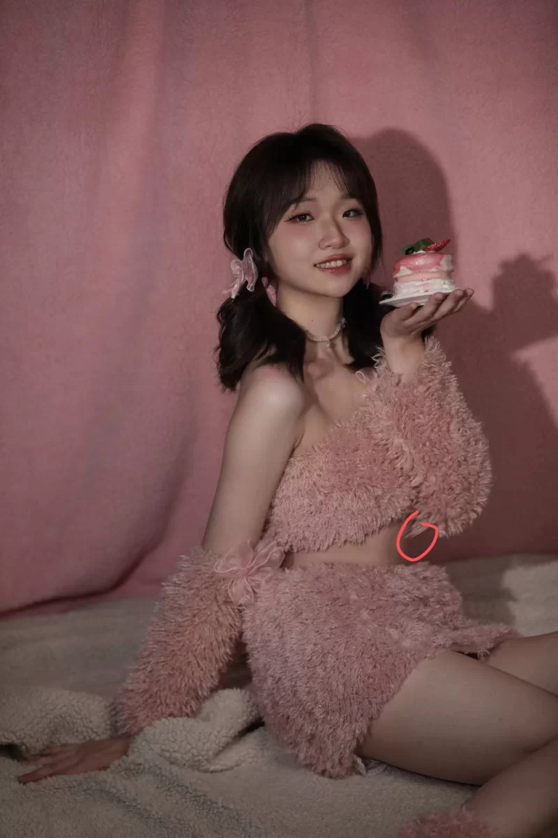 自拍 粉装小学妹,被邪恶叔叔干的面目扭曲,洗澡造爱换衣流出【1v+1.43G】