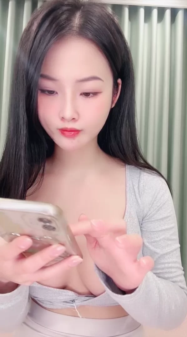 自拍 [乖乖nn-圆脸嫩妹]10.3-10.9-酥胸清新女神-双胸挺拔【17v+17.2G】