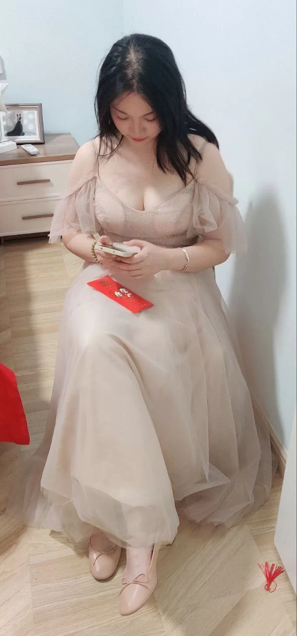自拍 骚货新娘子❤️趁在她洞房之前干她一炮还说以后把伴娘【1v+51.5m】