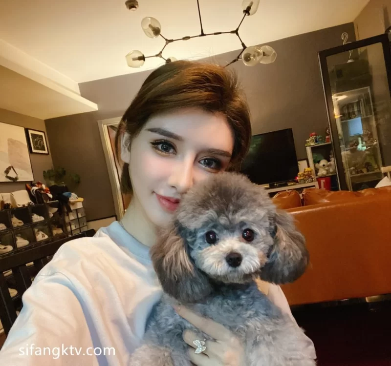 福利姬 高颜值反差婊小喵大宝被金主爸爸调【10v+83m】