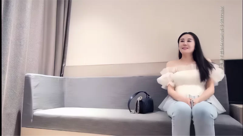 91大神 [小宝寻花]白衣牛仔裤甜美妹子，口交舔弄上位骑坐抽插，呻吟娇喘大声非常诱人【1v+6.09g】