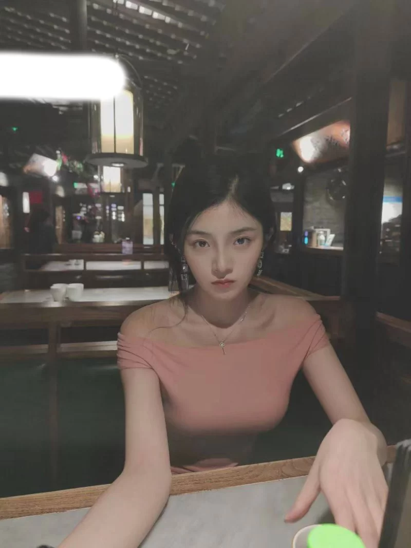 美女御姐 9分超高颜值的青春靓丽校花级别女神-秦x倪自慰 吃鸡 超【2+434MB】