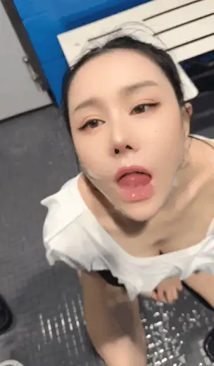 自拍 极品超美整活御姐-汐梦瑶-泳池更衣室的小小冒险【2V+1.2G】