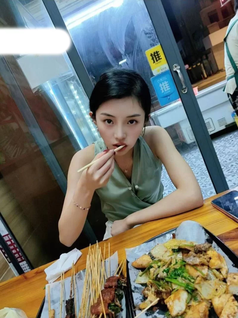 美女御姐 9分超高颜值的青春靓丽校花级别女神-秦x倪自慰 吃鸡 超【2+434MB】