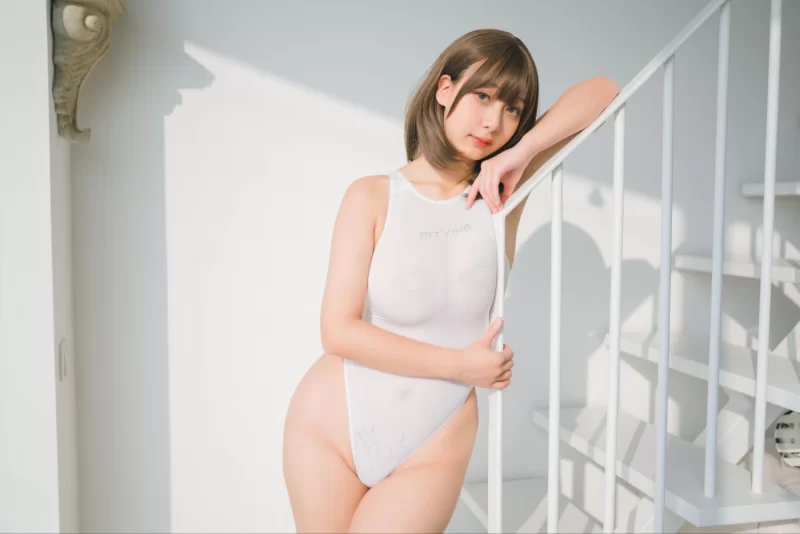 国产coser 浅安安 - 透明泳装 [49P-496MB]【49P+496M】