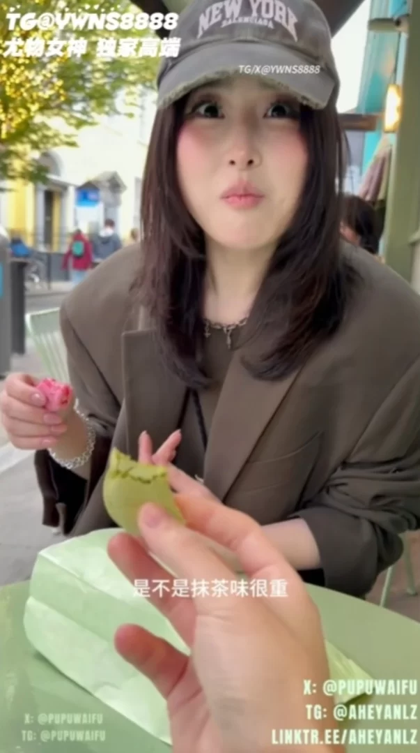 自拍 推特[PUPUWAIFU〗反差美少女遇街头采访逛完摇滚专辑店被【3v+2.5G】