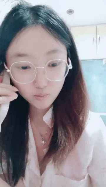 女大学生 安安宝贝清纯眼镜学妹暑假在家偷偷播看着外表是个乖乖【2+4382MB】