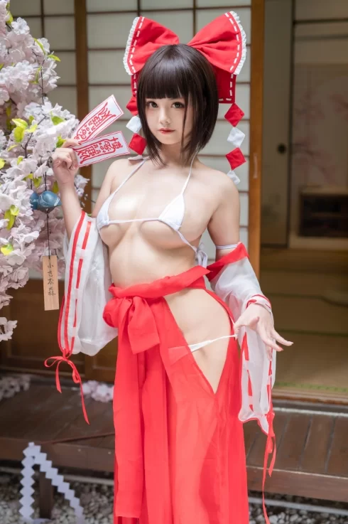 国产coser 蜜汁猫裘 - 巫女 61P-665M【61P+665M】
