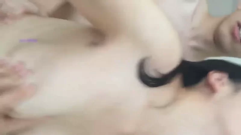 自拍 和老婆在客厅激情大战【v1+500m】