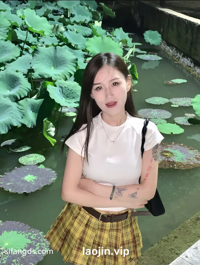 自拍 极品泄密，高颜值美女被男友留出的性爱视频，完美露脸【1v+925m】