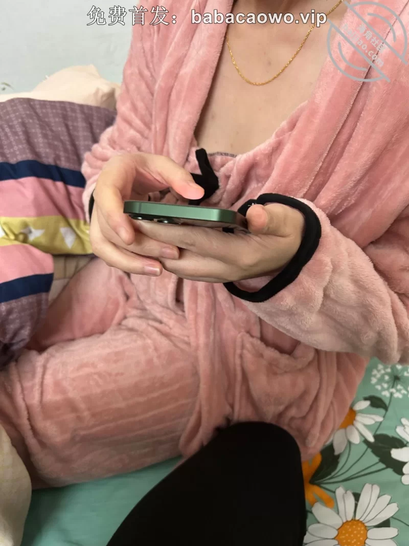 自拍 [海角剧情]放假奔波千里草情趣内衣妈精液射进逼里【1v+391m】