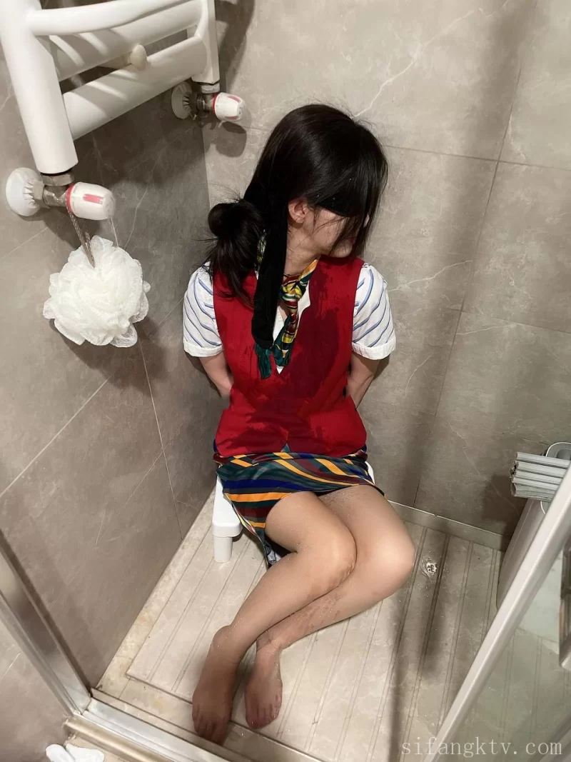 自拍 极品空姐❤️工作时是女神下班就是金主母狗各种侮辱【11v+81p+1.25g】