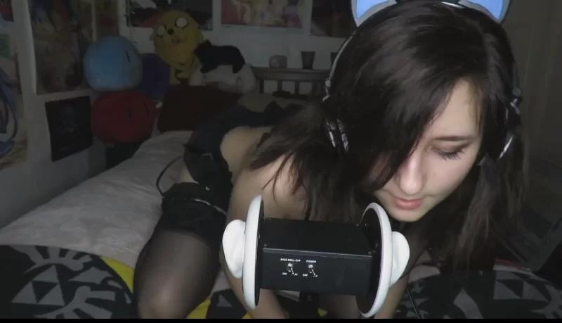 其他 大奶只穿内衣白女舔耳视频ASMR【1v+160.9M】