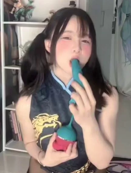 福利姬 清纯反差母狗椰汁包巨乳肥臀自慰抠逼福利姬【5v+623m】