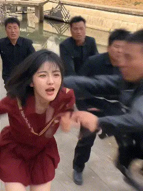 各种门 [AI推演视频]各路网红妹子剧本台词大逃杀抓到就扒衣服【10V+50MB】