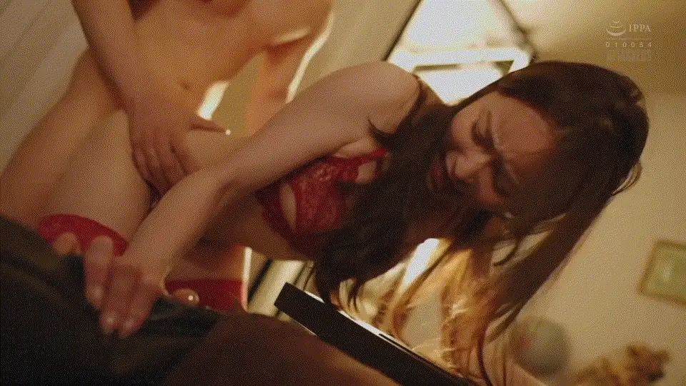 知名女优 无码破解ADN-732身穿媚药内裤每走一步颤抖失禁美腿秘书 白峰【1V+6.4G】