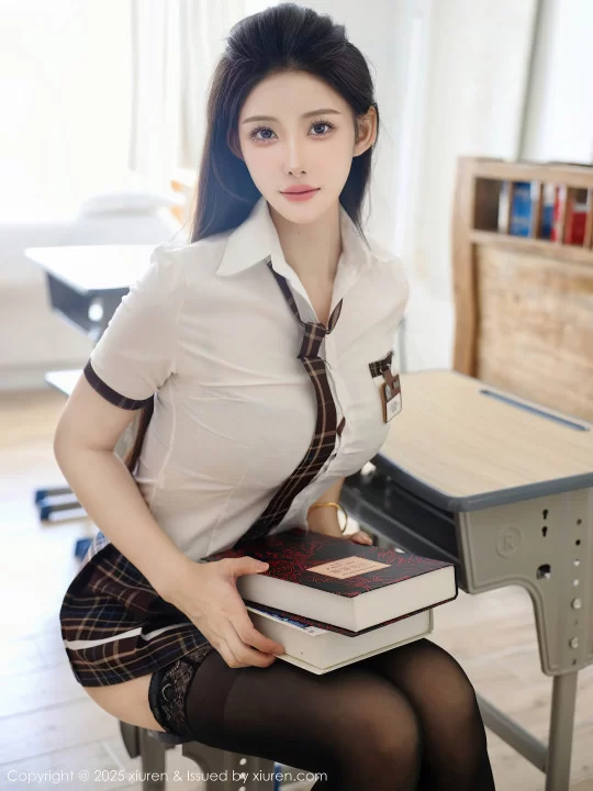国产模特 模特梨霜儿性感学妹制服露黑色内衣配黑丝袜秀凹凸身材【81P+945.5M】