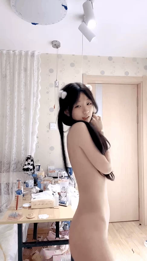 自拍 10.10极品萝莉美少女直播大秀[1V－3.3G]【1V+3.3G】