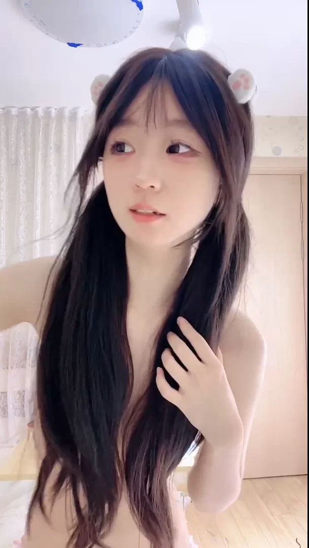 自拍 [洛丽塔]超清纯的妹子绝世美颜丝袜大长腿美乳翘臀逼【3v+3.46g】