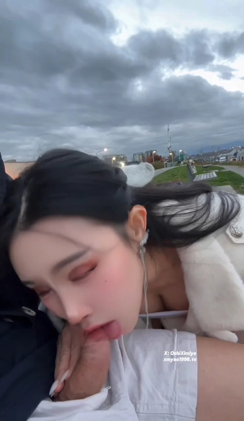 自拍 推特[xmyao1998〗美御姐汐梦瑶无视人群街边大胆做爱这能【4v+1.6G】