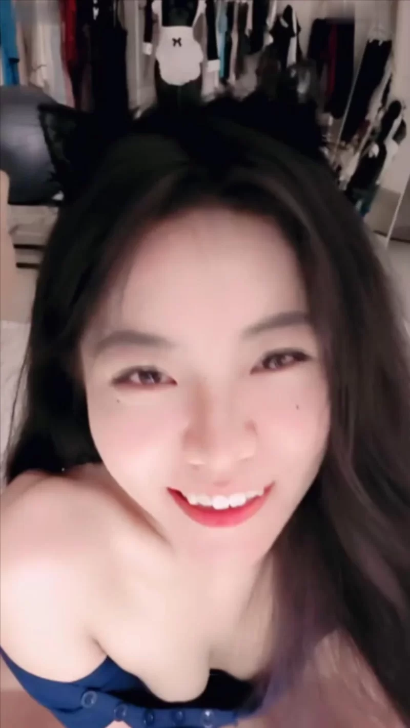 直播 Stripchat美女主播转战国内[小猫]顶级颜值【1+3.4G】