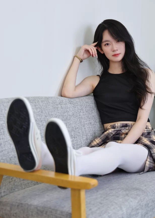 美腿/足控 [绮梦摄影]人气足模小艺361（白丝＋裸足）[图包+视频]【465p＋2v+11.8G】