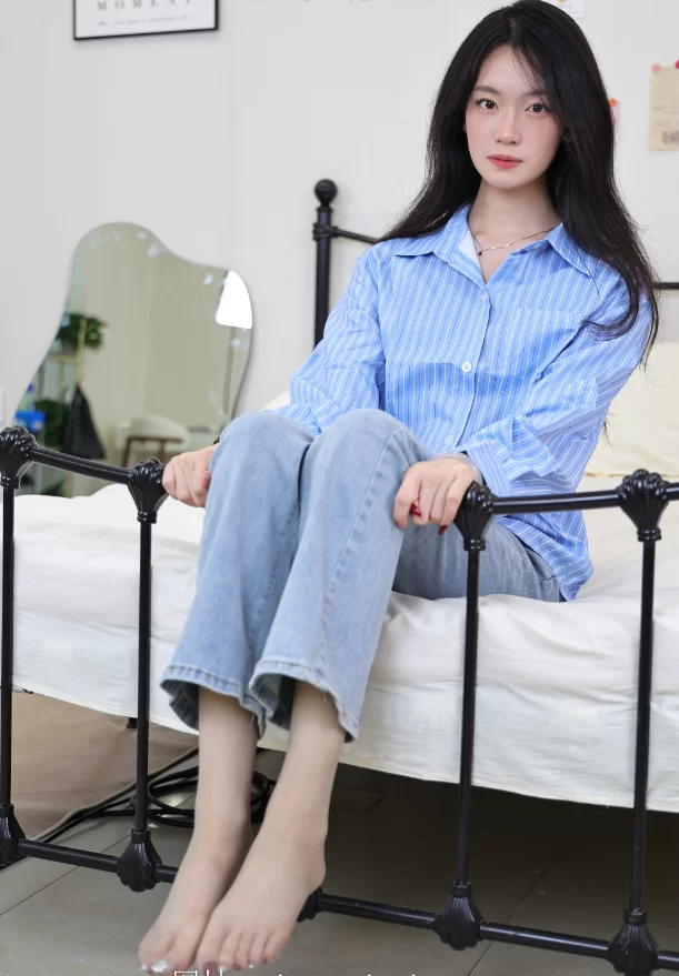 美腿/足控 [绮梦摄影]人气足模小艺408（灰丝）[图包+视频]【2V＋460P+13.4G】
