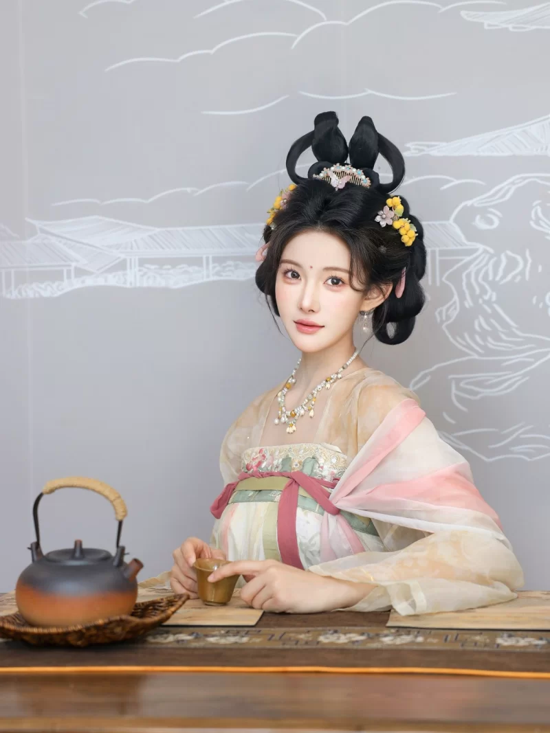 国产模特 梨霜儿 - R18 秀人网模特 梦回大唐 汉服襦裙【112p+986MB】