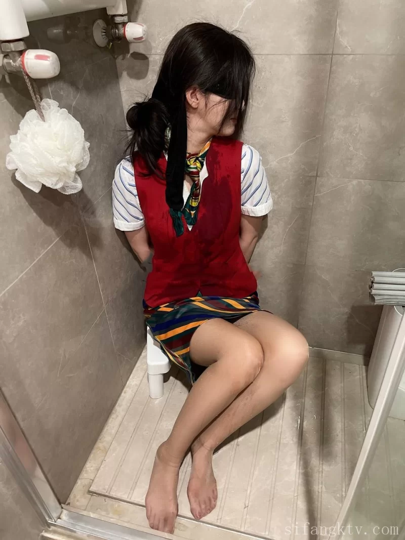 自拍 极品空姐❤️工作时是女神下班就是金主母狗各种侮辱【11v+81p+1.25g】