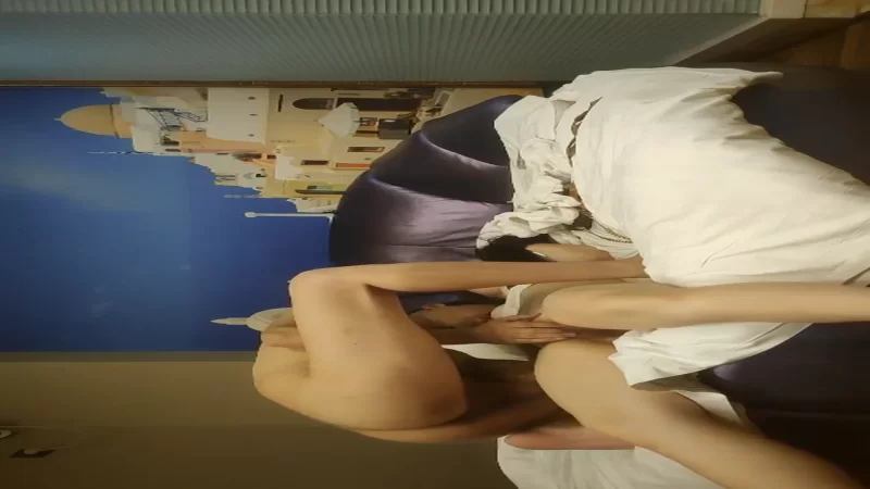 熟女少妇 [活阎罗]探花气质美女，撩下内衣埋头吸奶，舔的骚逼【v1+999m】