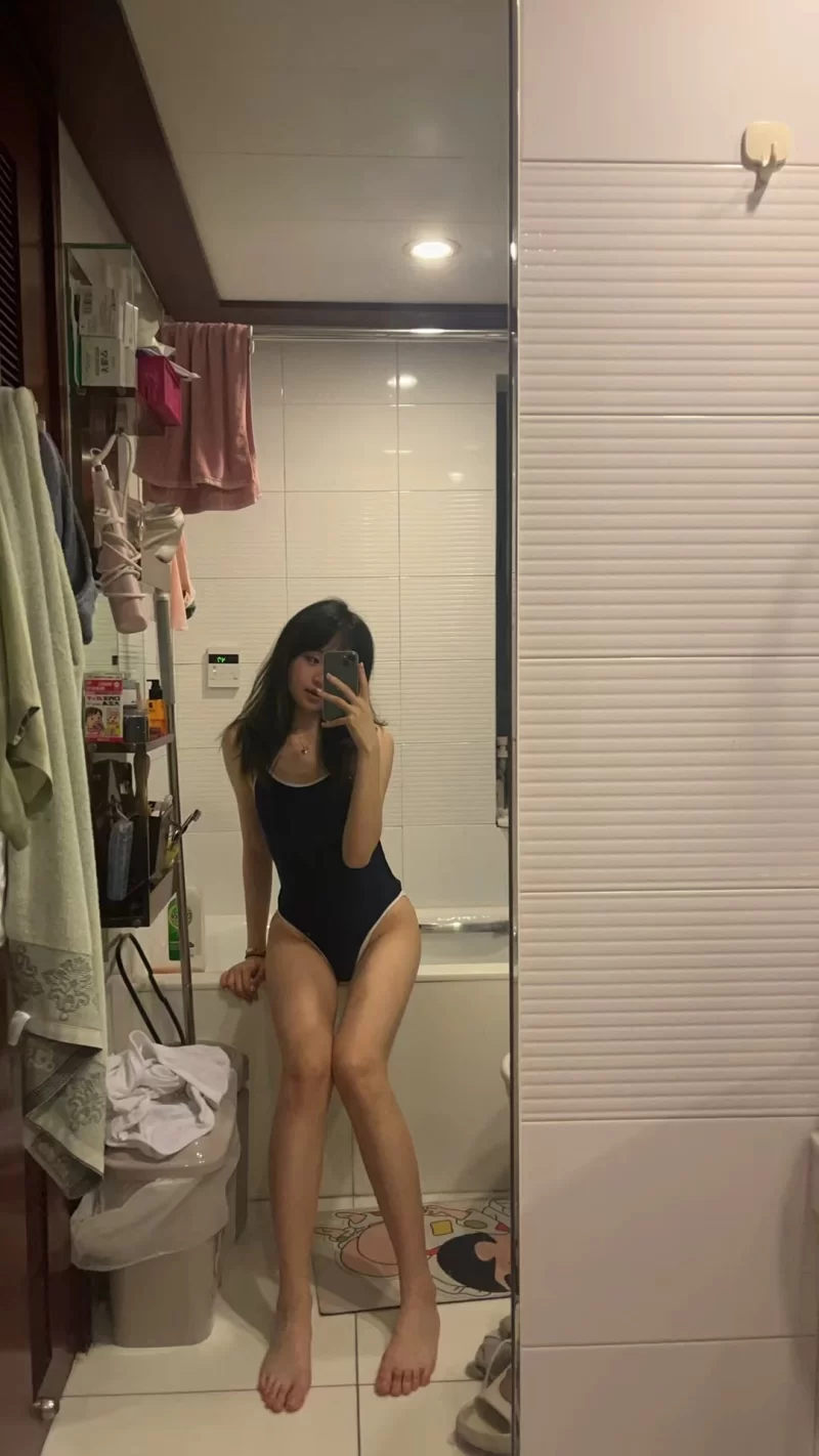 自拍 粉装小学妹,被邪恶叔叔干的面目扭曲,洗澡造爱换衣流出【1v+1.43G】