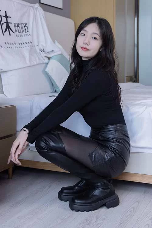 美腿/足控 袜啵啵-小甜豆-性感皮裙长靴厚黑丝[147P-1V-1.45G百度网盘]【147p1v+1.45G】