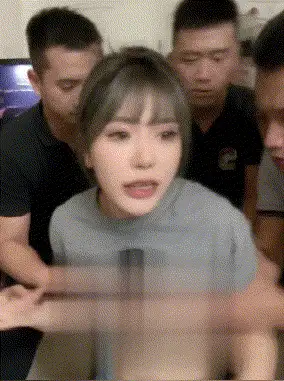 各种门 [AI推演视频]各路网红妹子剧本台词大逃杀抓到就扒衣服【10V+50MB】