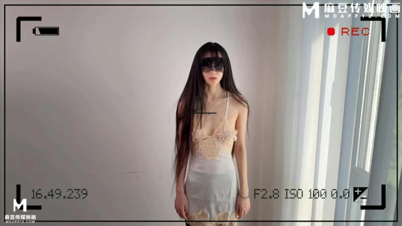 福利姬 魅狐姐姐 - 猥琐导演强奸女演员 无内吊带丝袜太诱惑了【1+1.8G】