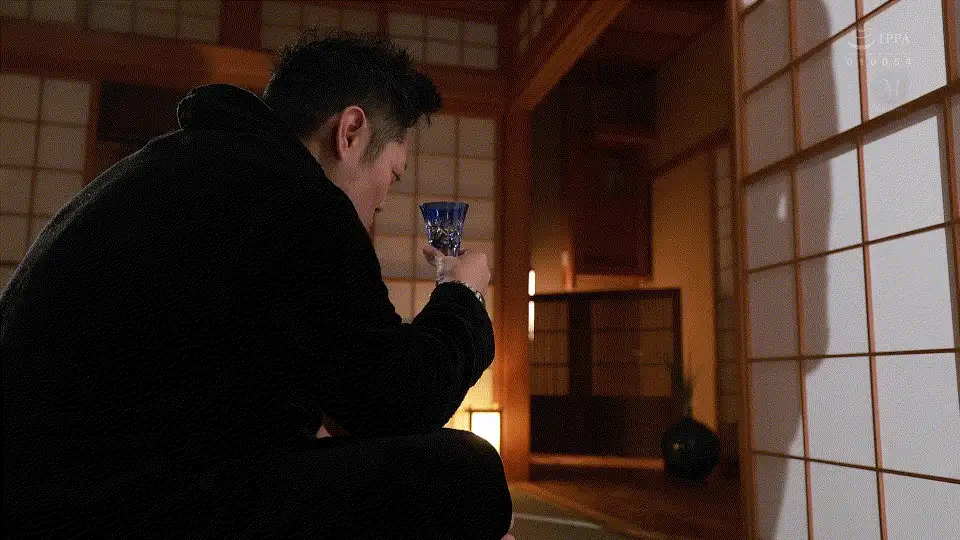 知名女优 无码破解JUR-473 人妻被黑道大叔调教为淫荡母狗NTR 新妻优香【1V+6.3G】