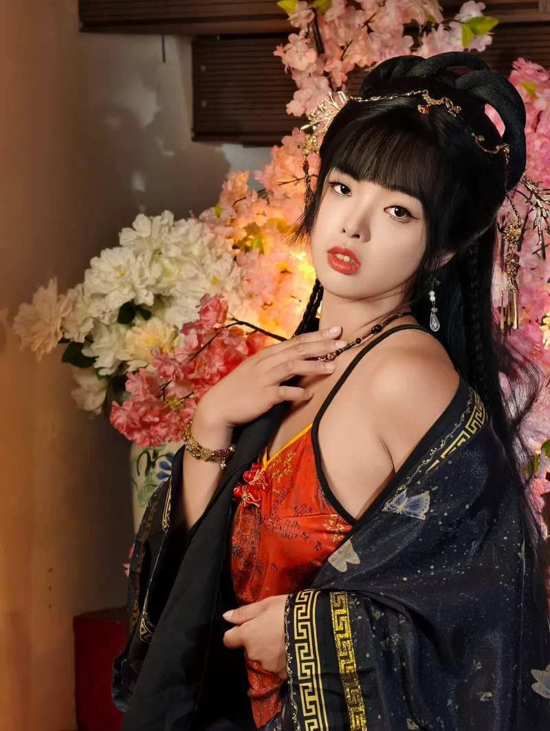 漏点 [申精][自购][原版无水印]五十-巨乳女侠就这样脱了【53p1v+108M】