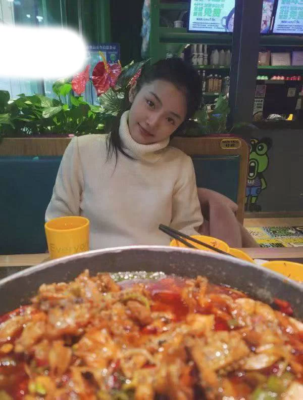 美女御姐 9分超高颜值的青春靓丽校花级别女神-秦x倪自慰 吃鸡 超【2+434MB】