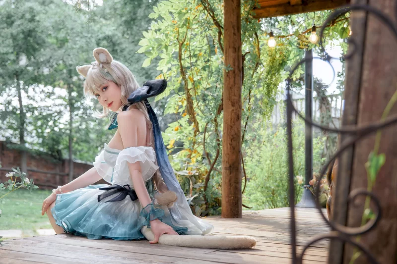 国产coser 气质美乳女菩萨｜年年Nnian【64P+40M】