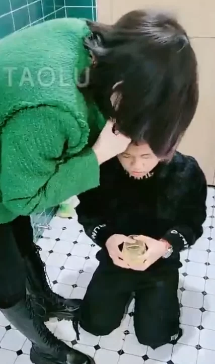 SM 套路直播玩物直播 小拽主人 3部合集【3v+700mb】