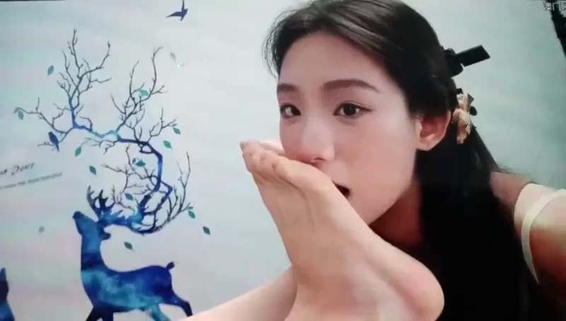 自拍 [澳门映画]小麦挠甜鑫鑫玉足-录屏版【1v+1.5g】