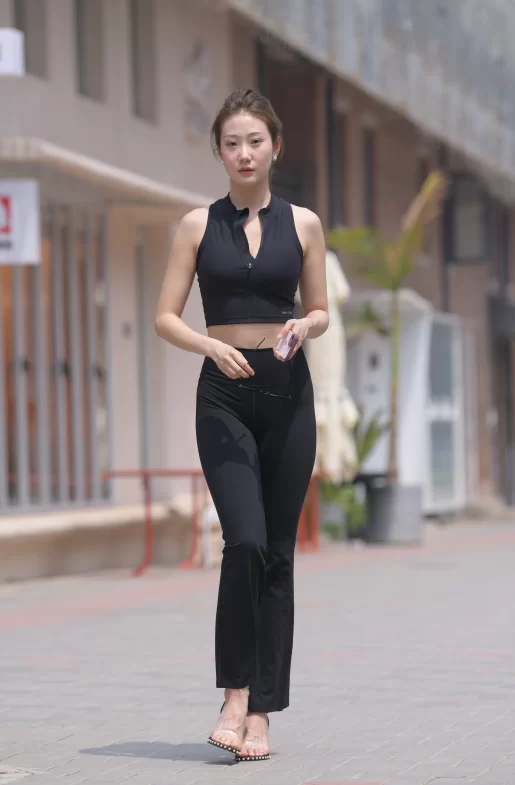 国产模特 街拍模特 若雨08  [一始专区] 续梦 黑色套装2023.06.07【674P+1V+30G】