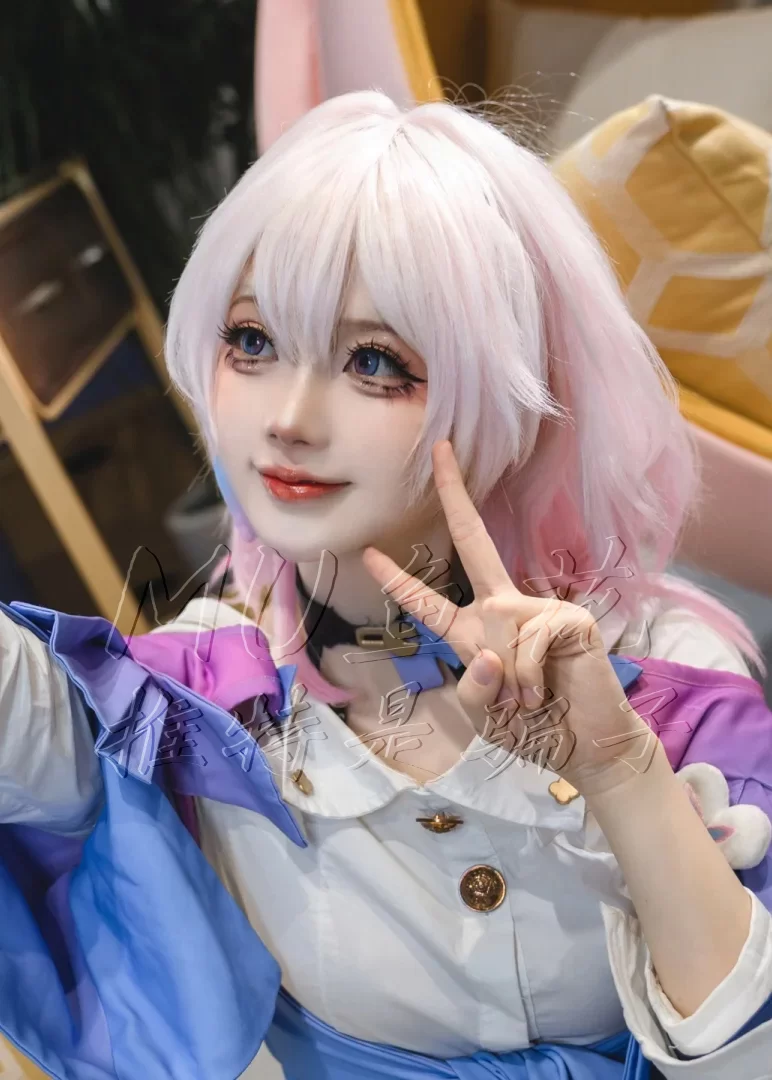 明星换脸 [MU鱼花出品]Coser~丝言不吃包子~淫荡反差小视频拓展预览【7V+7GIF+5P+161.6M】