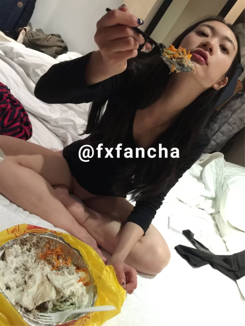 美女御姐 反差女友 帮人口不慎露脸被认出吃起鸡巴来特别风骚用香【2+1236MB】