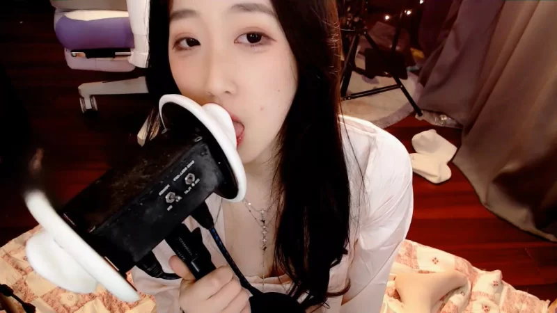 ASMR 绮夏     舔耳弹舌【1+148MB】