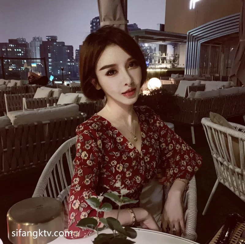 福利姬 高颜值反差婊小喵大宝被金主爸爸调【10v+83m】