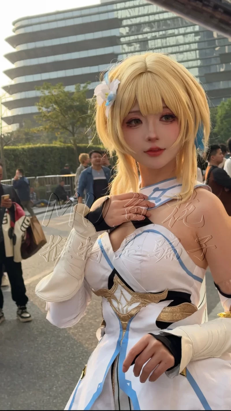 明星换脸 [MU鱼花出品]Coser~丝言不吃包子~淫荡反差小视频拓展预览【7V+7GIF+5P+161.6M】