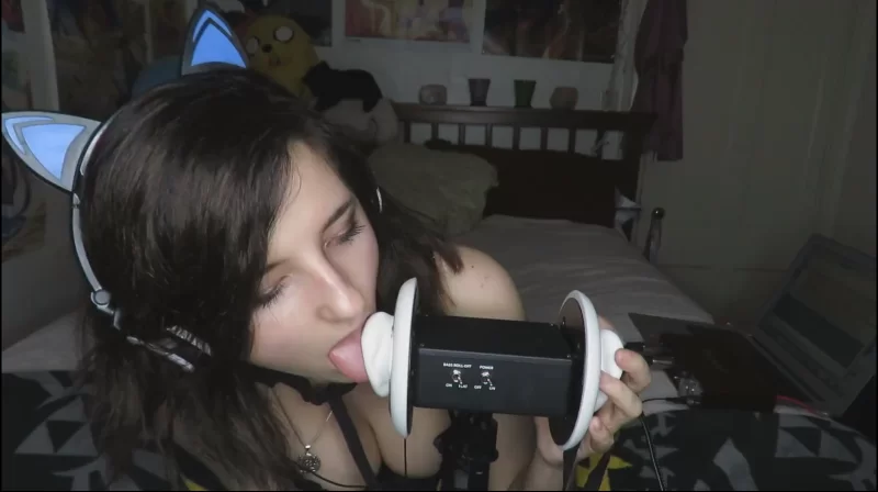 其他 大奶只穿内衣白女舔耳视频ASMR【1v+160.9M】