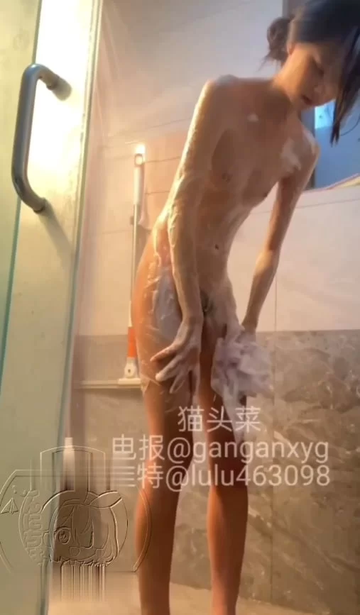 福利姬 16分钟 双马尾白虎萝莉私拍订阅，和闺蜜洗澡，自慰 [3V-966MB]【1v+1g】