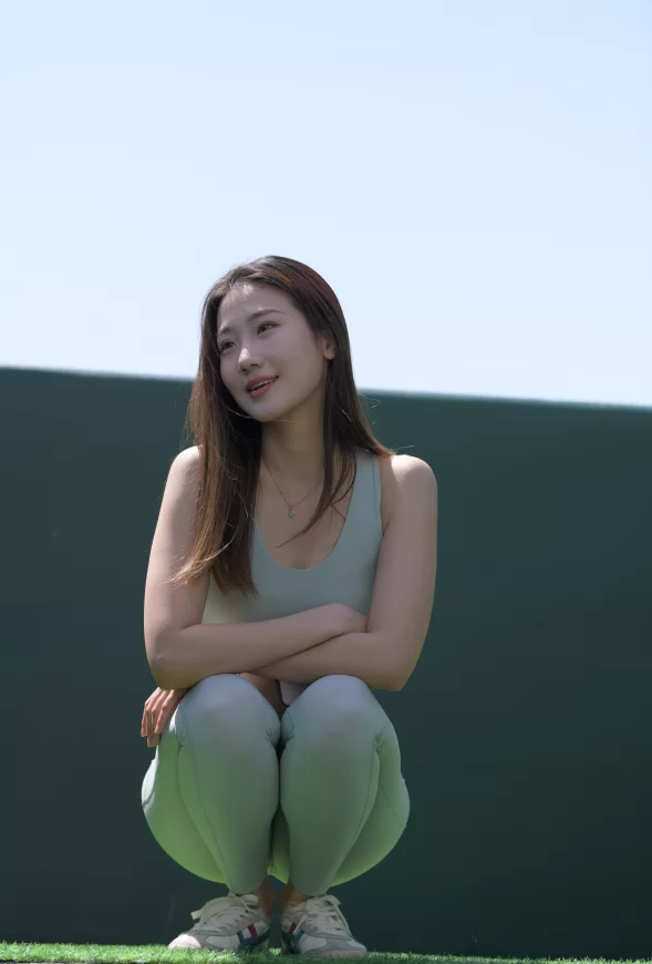 国产模特 街拍模特 若雨07 浅灰色背心+浅灰色紧身长裤【743P+1V+30G】