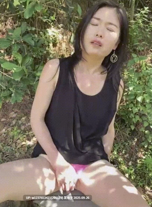 自拍 气质骚熟女[sunny520+SSSniang]户外跳蛋 发骚喷水合集【1+15g】